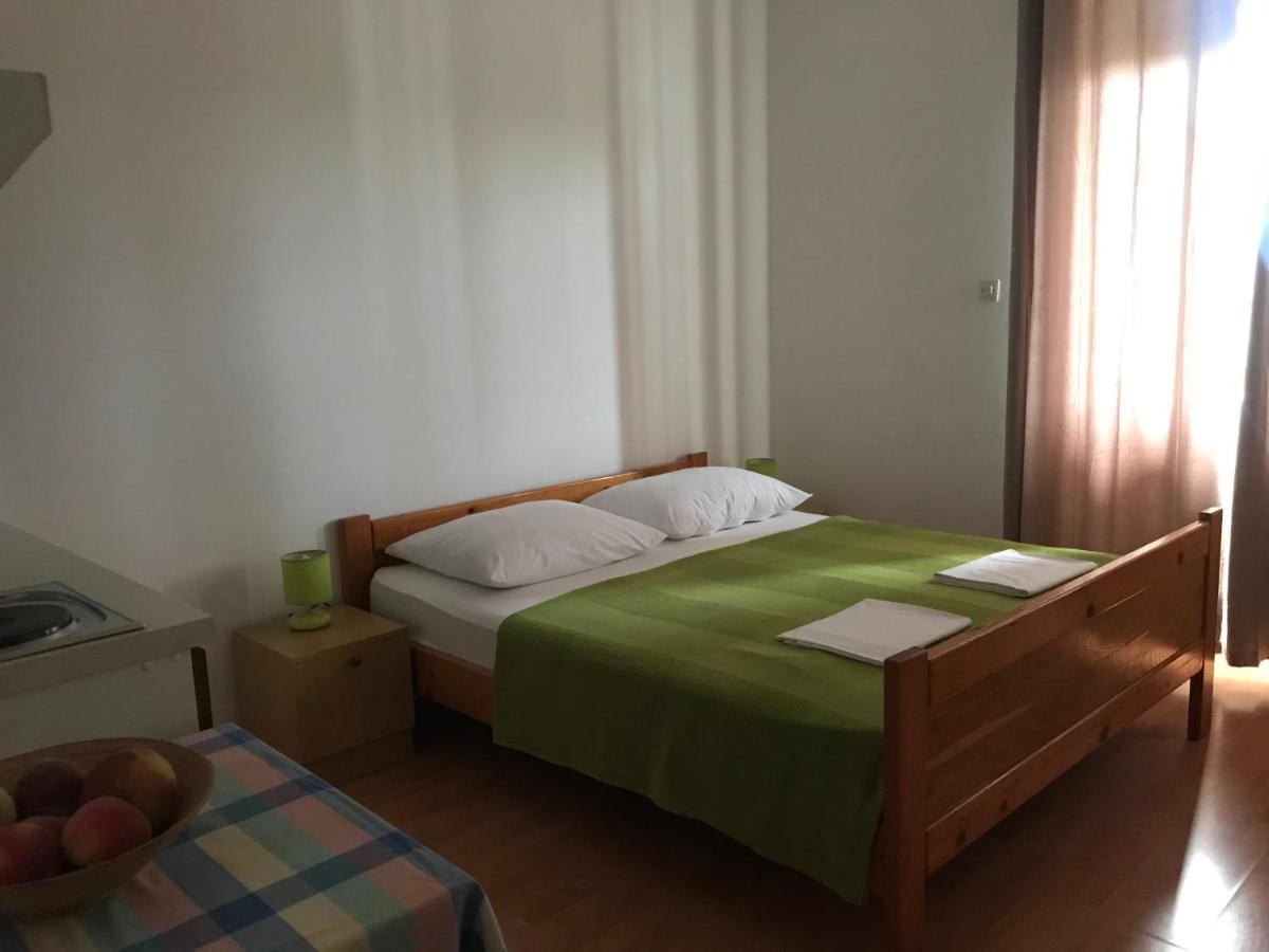 Apartmani Vilma Pakoštane Buitenkant foto